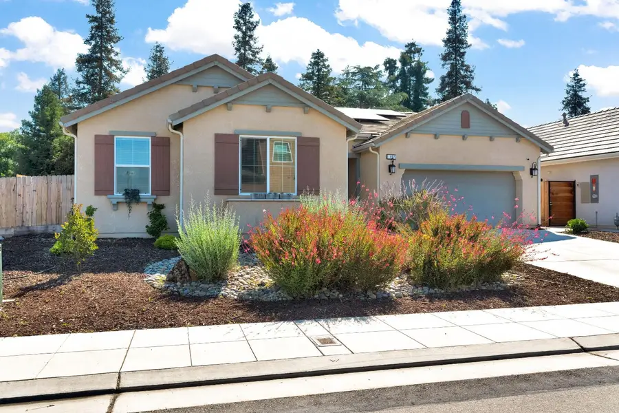 1807 Las Rosas Avenue, Clovis, CA 93619 - #3