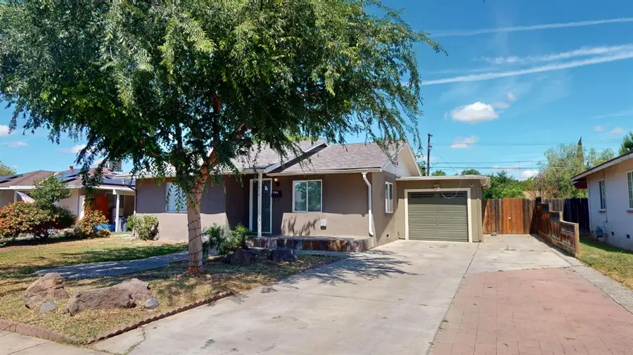 1014 W Andrews Avenue, Fresno, CA 93705 - #2