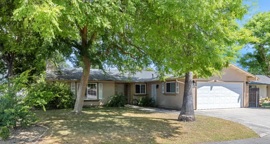 1607 Ashlan Avenue, Clovis, CA 93611 - #2
