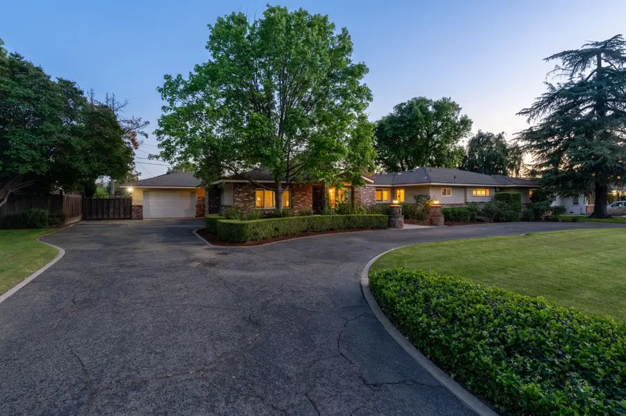 1027 W Rialto Avenue, Fresno, CA 93705 - #3