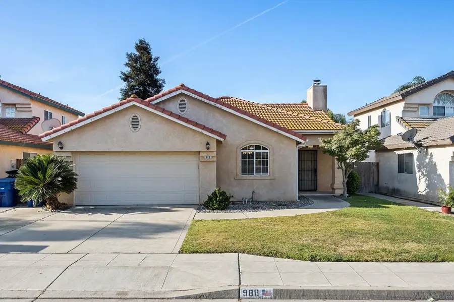 988 Ramona Avenue, Clovis, CA 93612 - #2