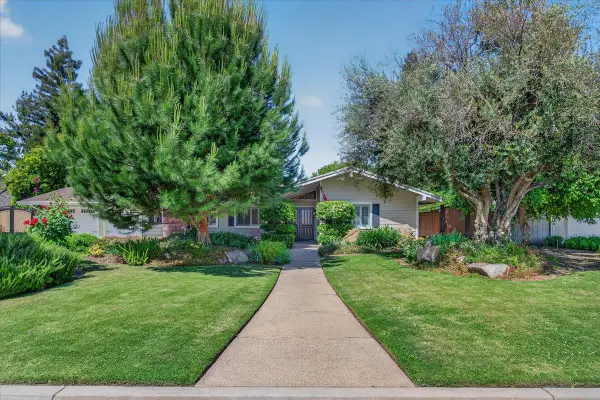 3132 W Alluvial Avenue, Fresno, CA 93711