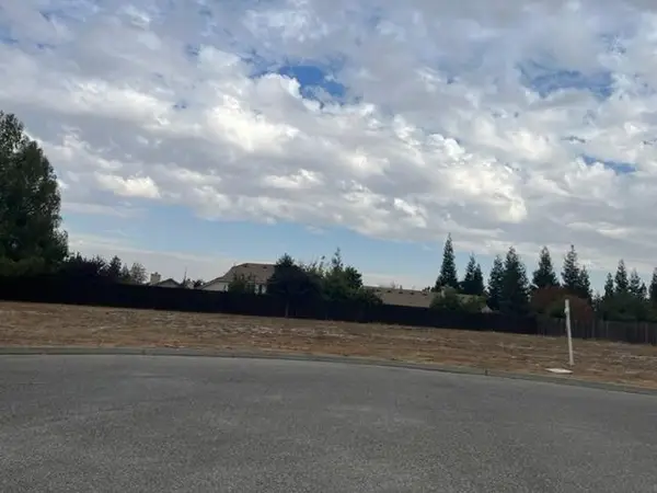 2093 E Ajit Lane, Fresno, CA 93730