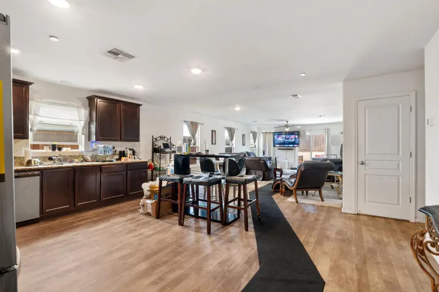 5622 W Pontiac Way, Fresno, CA 93722 - #3