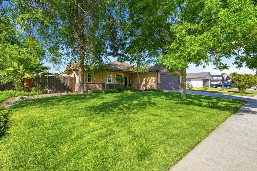 924 Greenwood Avenue, Hanford, CA 93230 - #3
