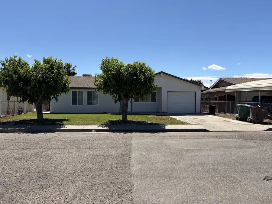 266 L Street, Mendota, CA 93640 - #3