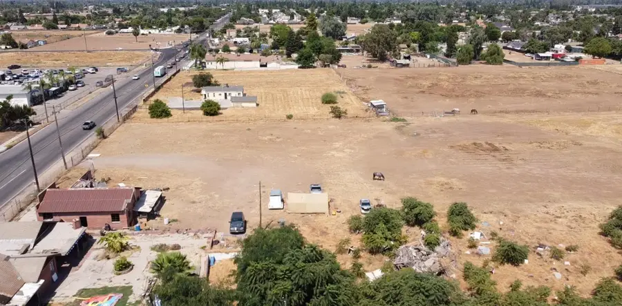 3256 W Clinton, Fresno, CA 93722 - #2