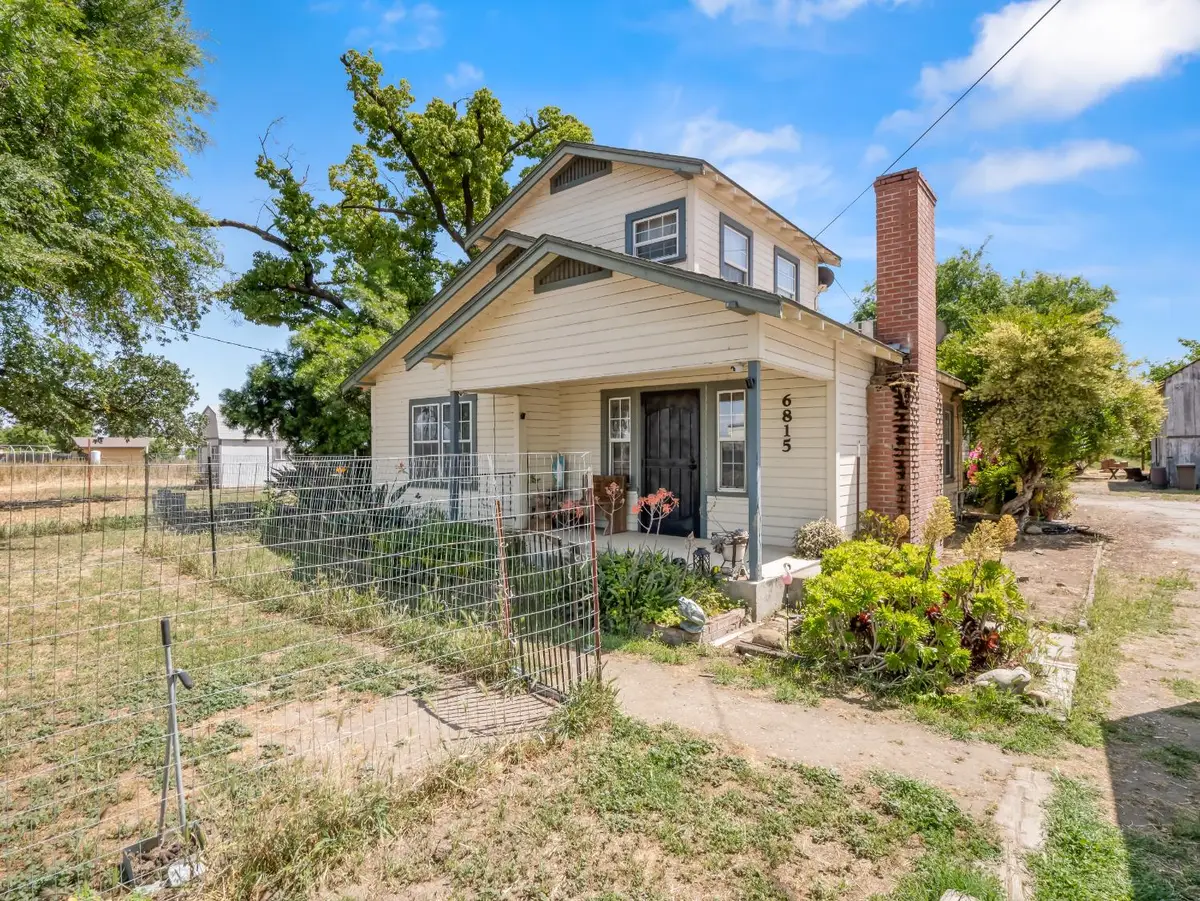 6815 Avenue 404, Dinuba, CA 93618 - #1