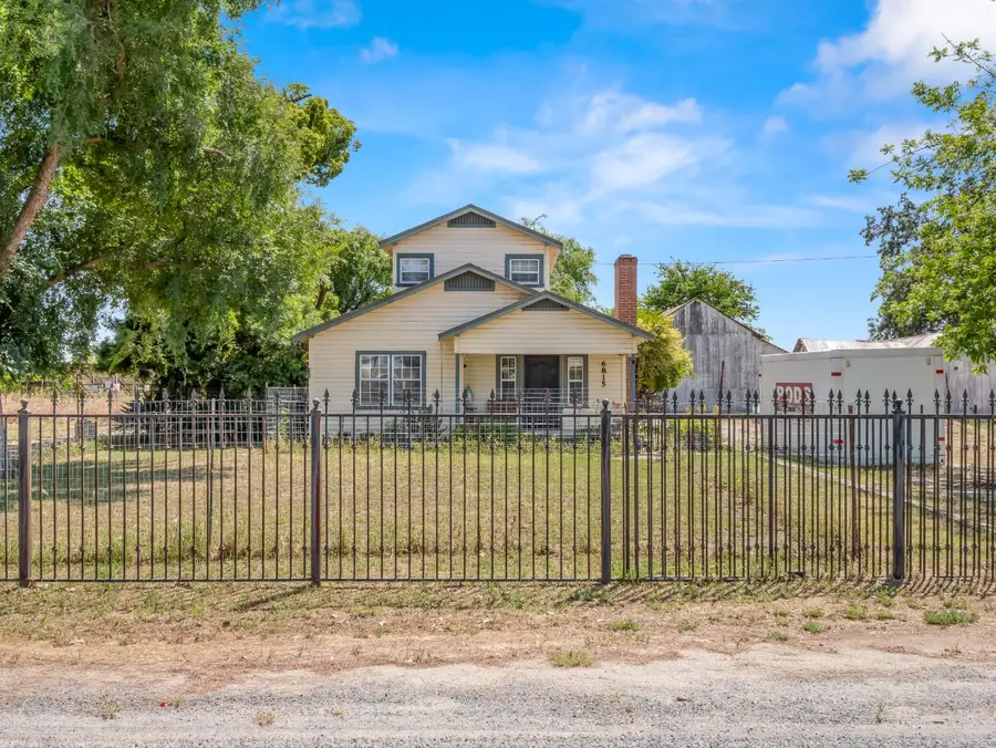 6815 Avenue 404, Dinuba, CA 93618 - #2
