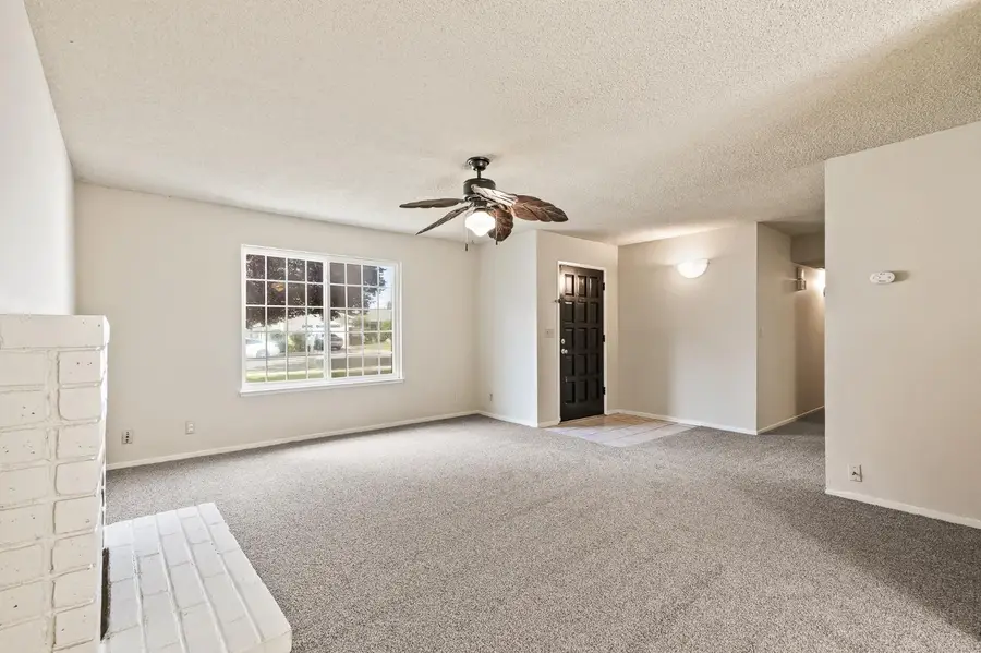 3443 W Oswego Avenue, Fresno, CA 93711 - #3