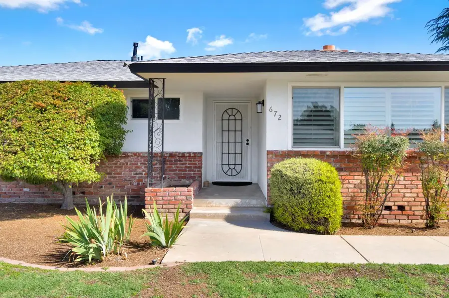 672 W Roberts Avenue, Fresno, CA 93704 - #2