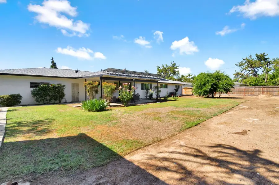 672 W Roberts Avenue, Fresno, CA 93704 - #3