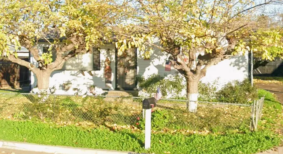 130 11th Street, Orange Cove, CA 93646 - #2