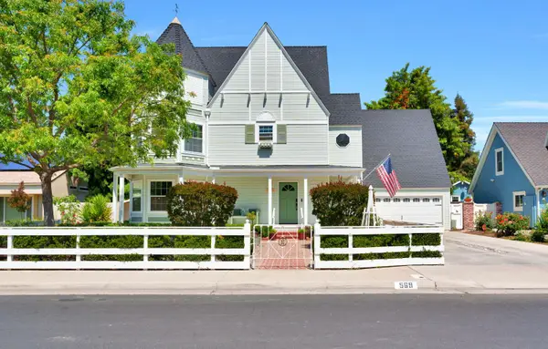569 W Sample Avenue, Clovis, CA 93612