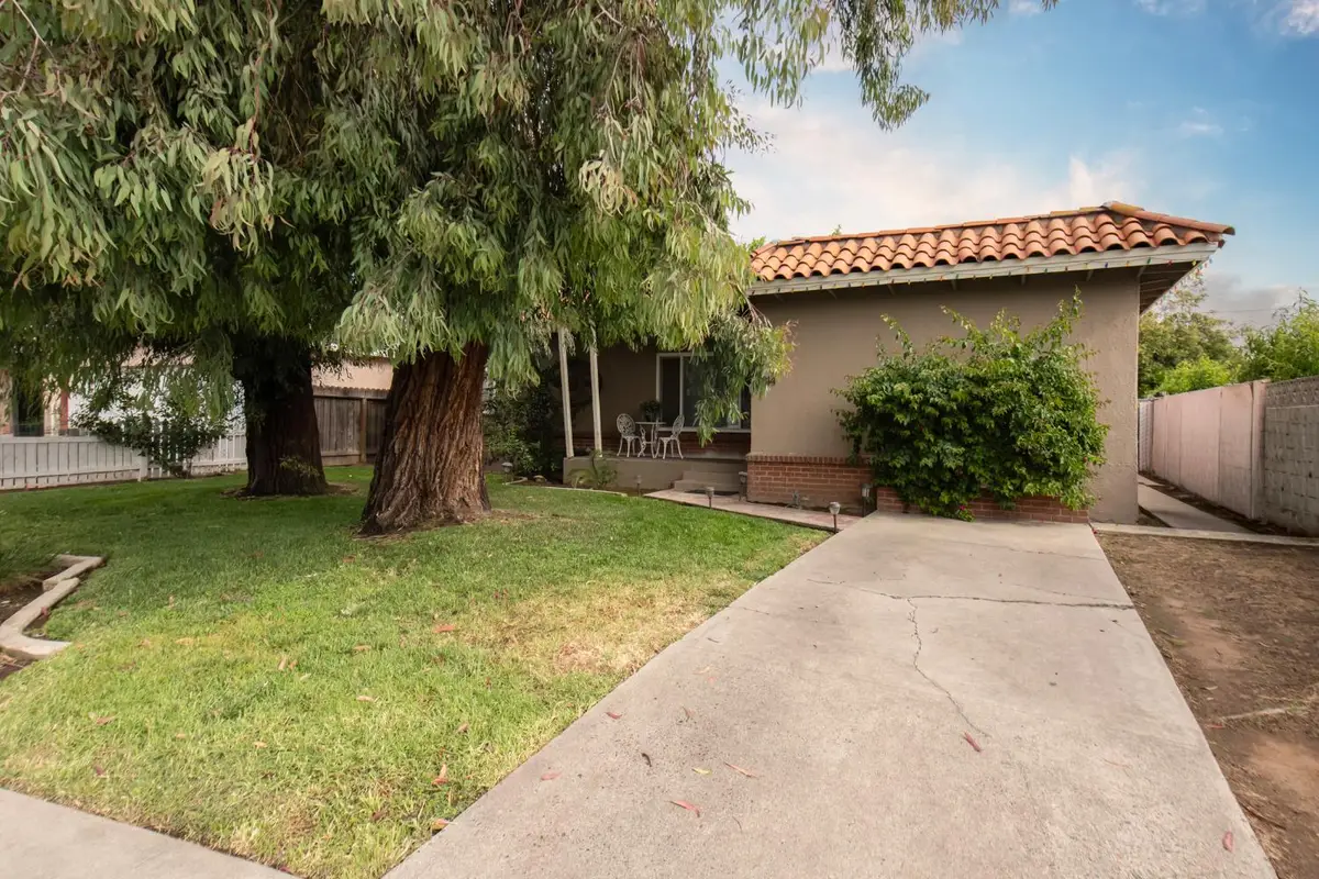 814 W Vassar Avenue, Fresno, CA 93705 - #1