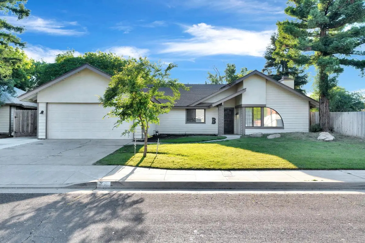 42 Mckelvy Ave, Clovis, CA 93611 - #1