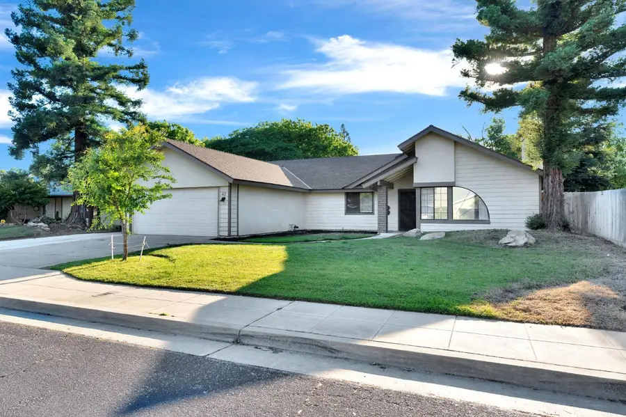 42 Mckelvy Ave, Clovis, CA 93611 - #3