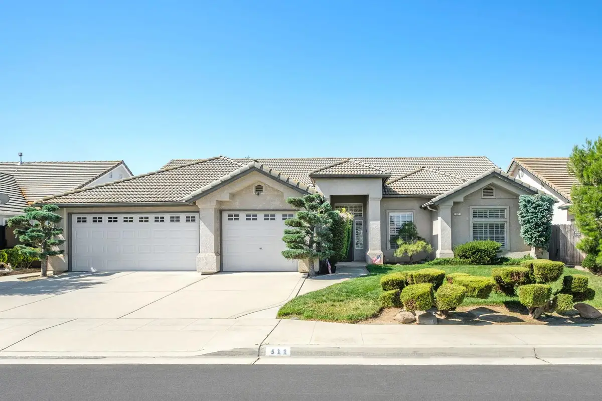 512 W Fallbrook Avenue, Clovis, CA 93611 - #1