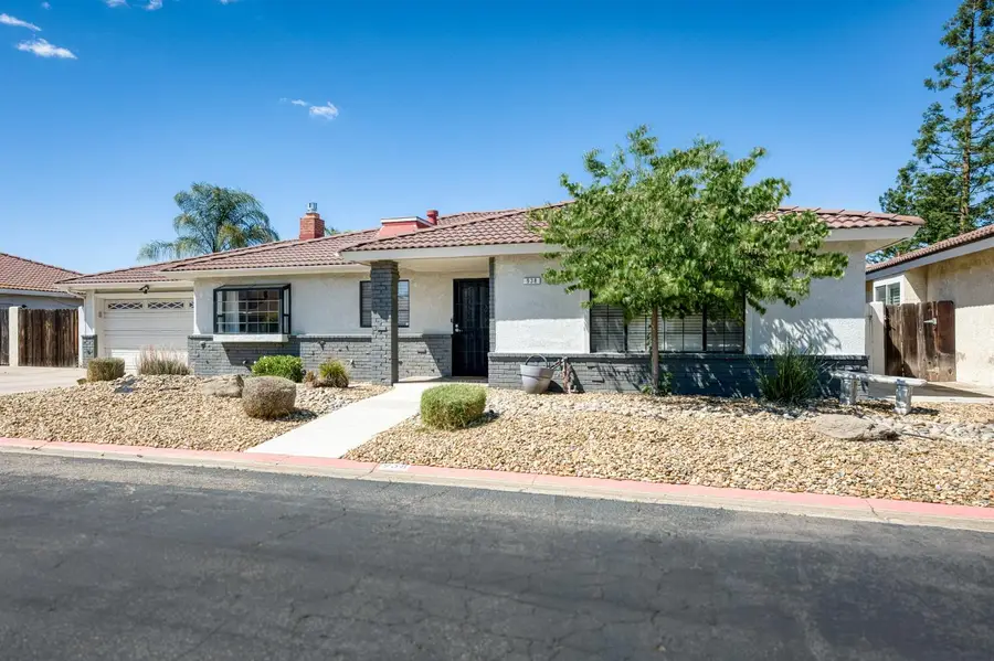 938 E Goshen Avenue, Fresno, CA 93720 - #2