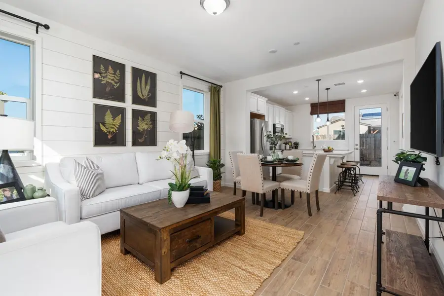 6701 E Sentry Drive, Fresno, CA 93727 - #3