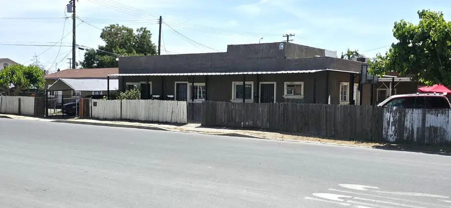 608 7th Avenue, Delano, CA 93215 - #2