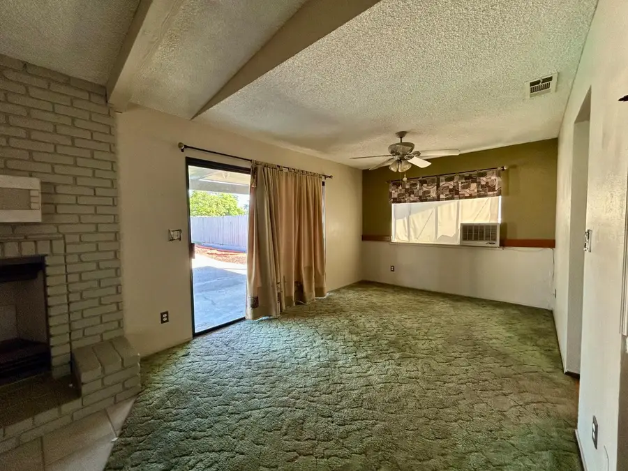 55 Oxford Avenue, Clovis, CA 93612 - #3