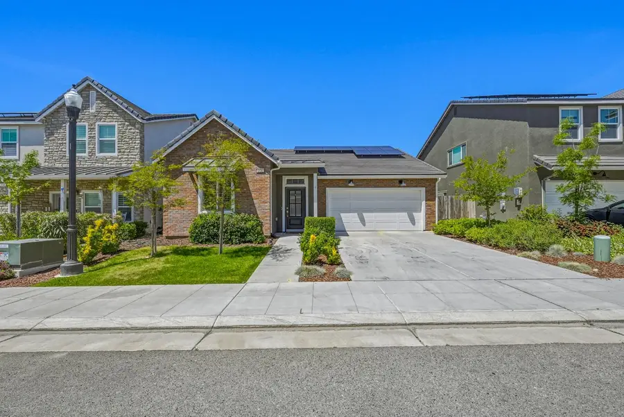 324 Huntington Avenue S, Madera, CA 93636 - #2