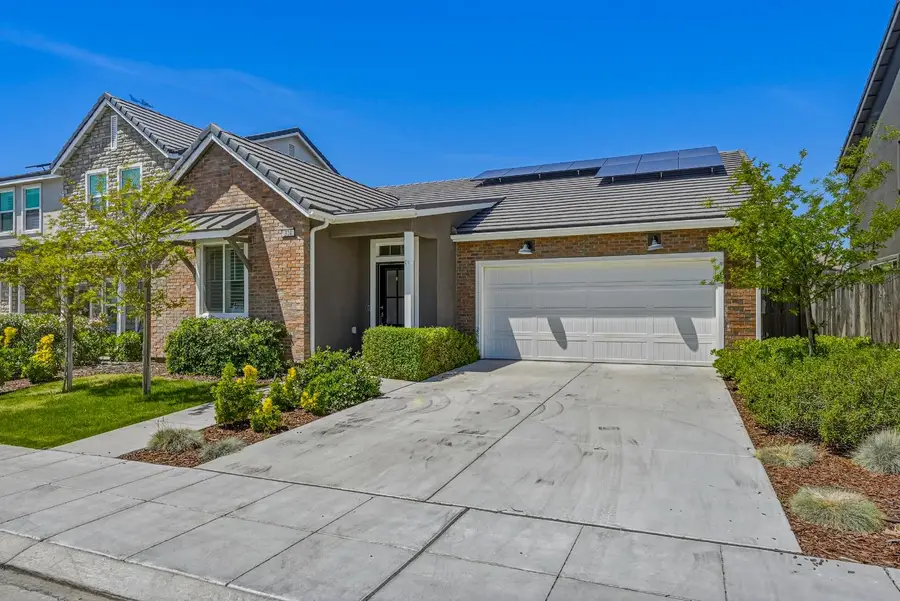 324 Huntington Avenue S, Madera, CA 93636 - #3