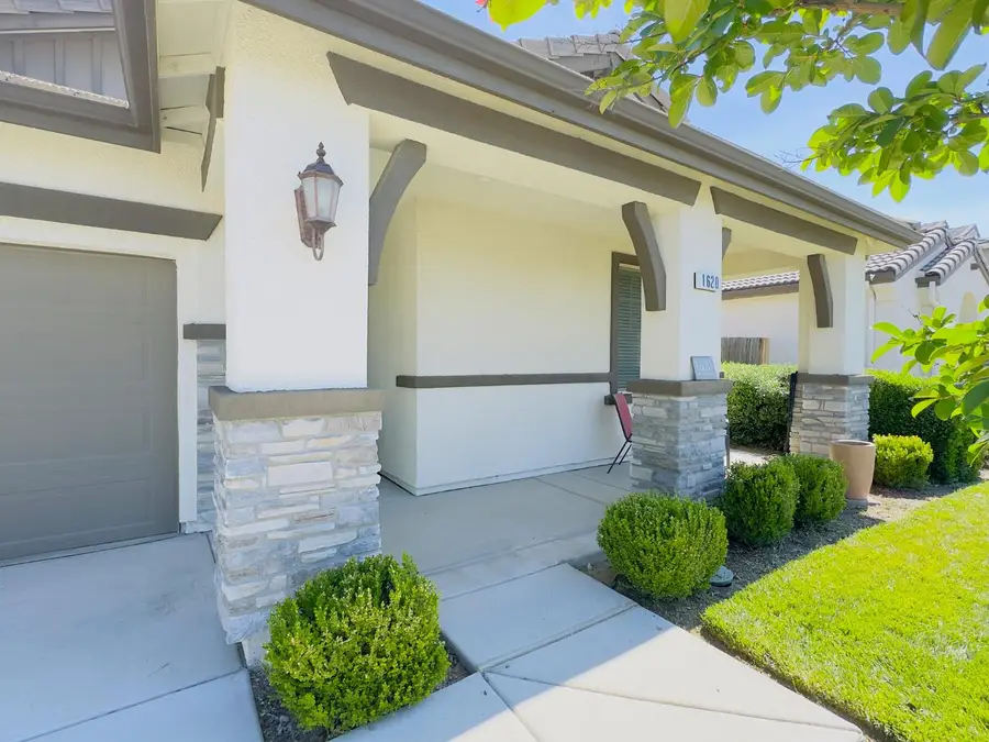 1620 W Porter Avenue, Visalia, CA 93291 - #3