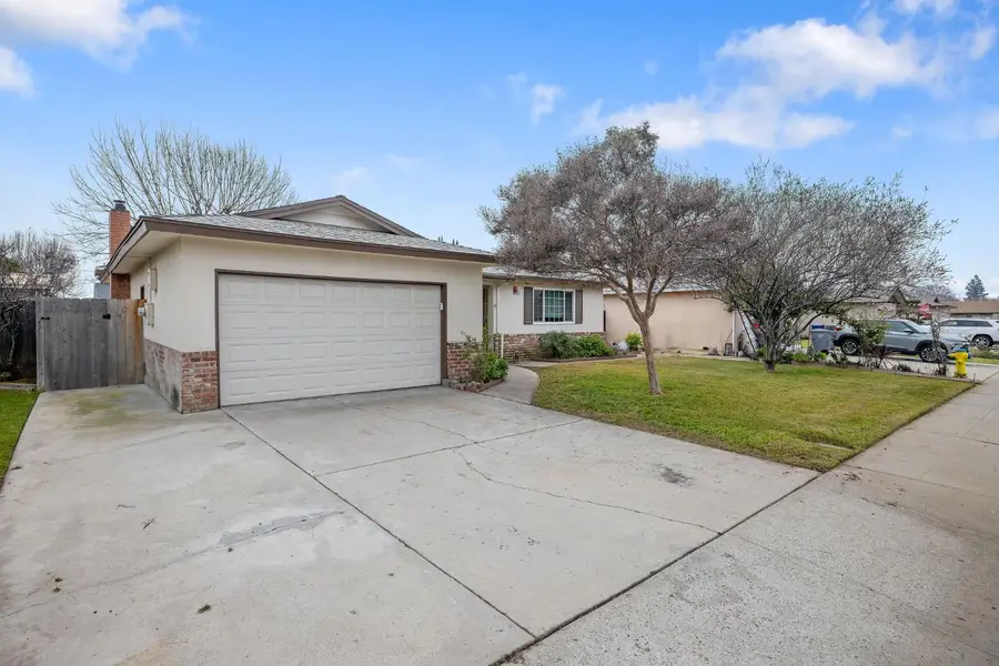 692 W Gettysburg Avenue, Clovis, CA 93612 - #2