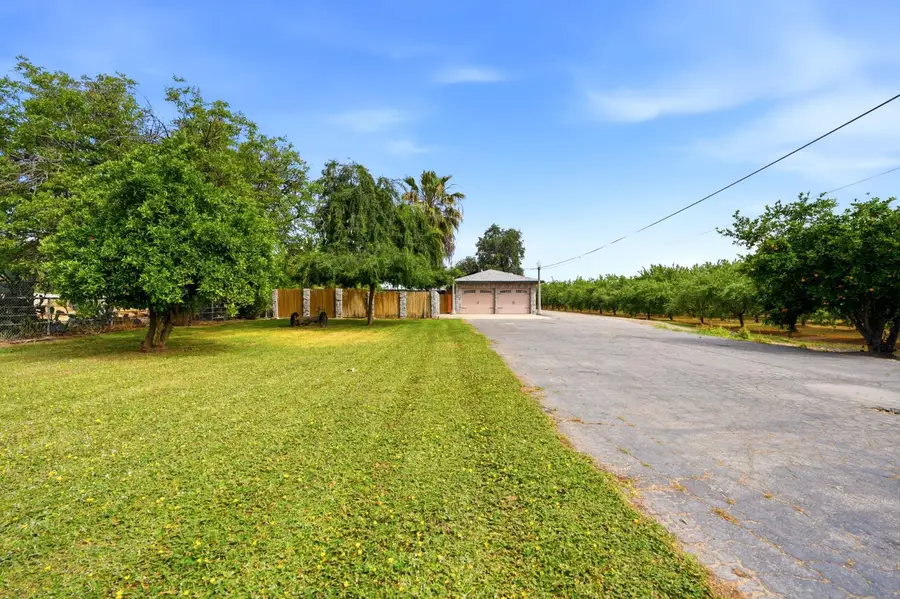 5308 E Mount Whitney Avenue, Laton, CA 93242 - #3