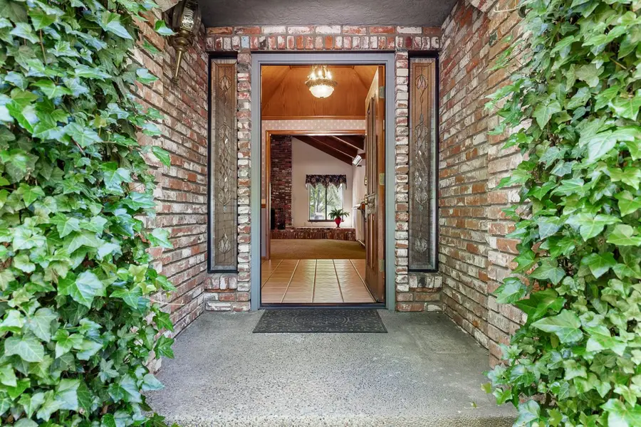 255 E Shepherd Avenue, Fresno, CA 93720 - #2