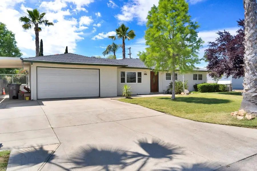 4063 N Sunnyside Avenue, Fresno, CA 93727 - #2