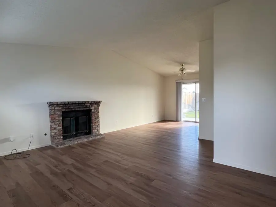 410 Sunset Street, Kingsburg, CA 93631 - #3