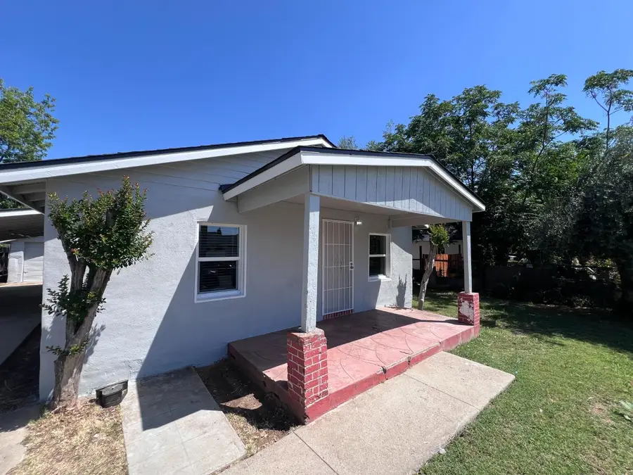 230 W Pinedale Avenue, Pinedale, CA 93650 - #3