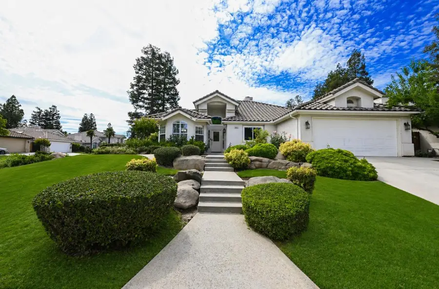 9061 N Brookview Avenue, Fresno, CA 93720 - #2