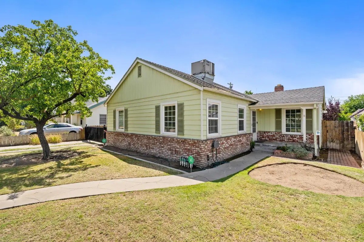 1633 N Thorne Avenue, Fresno, CA 93704 - #1