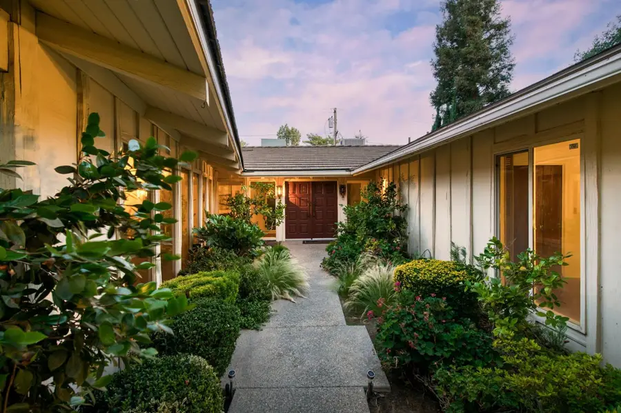 1687 W Dovewood, Fresno, CA 93711 - #2