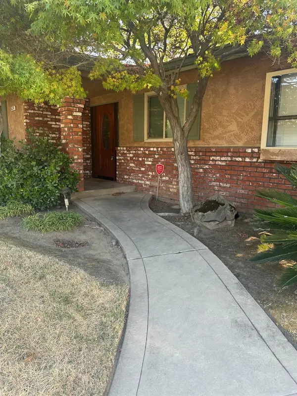6374 N 6th Street, Fresno, CA 93710