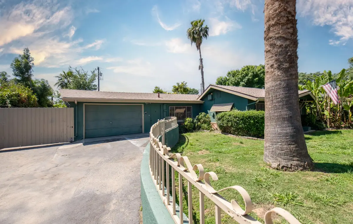 233 W Birch Avenue, Pinedale, CA 93650 - #1