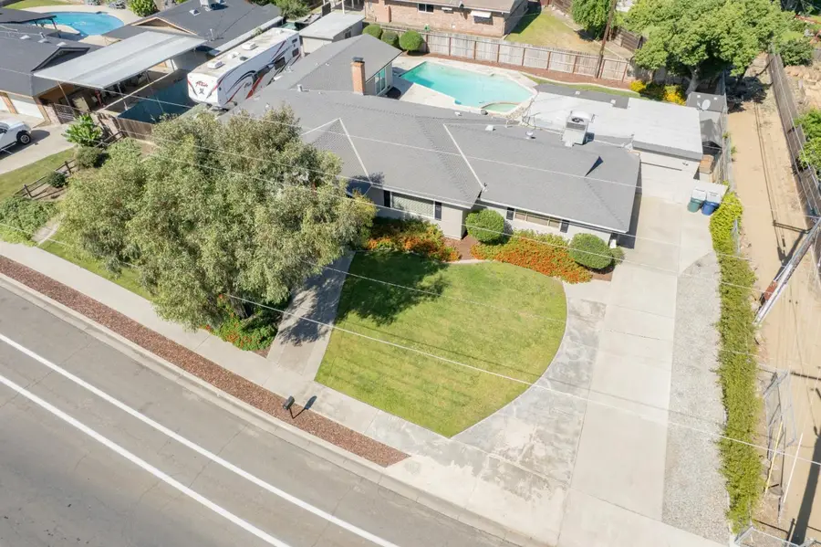1145 N M Street, Tulare, CA 93274 - #2