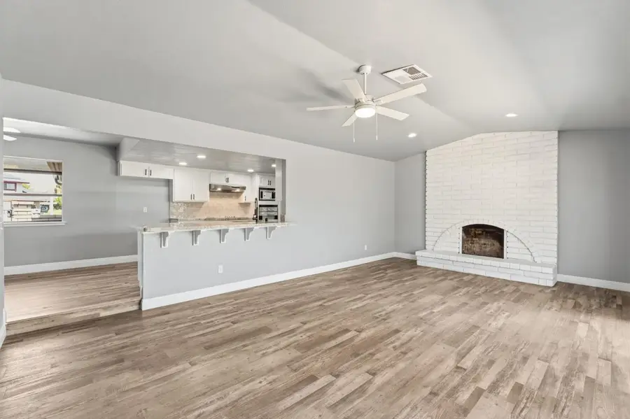 343 N Orangewood Avenue, Fresno, CA 93727 - #3