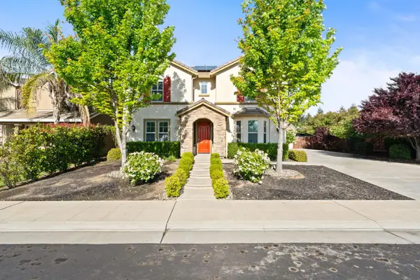 2868 Graybark Avenue, Clovis, CA 93619