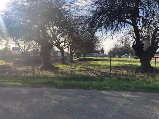6809 E Floradora Avenue, Fresno, CA 93727 - #2
