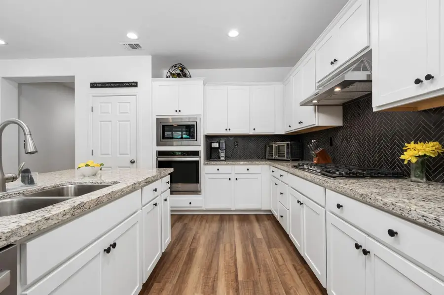 727 Howard Street, Kingsburg, CA 93631 - #3