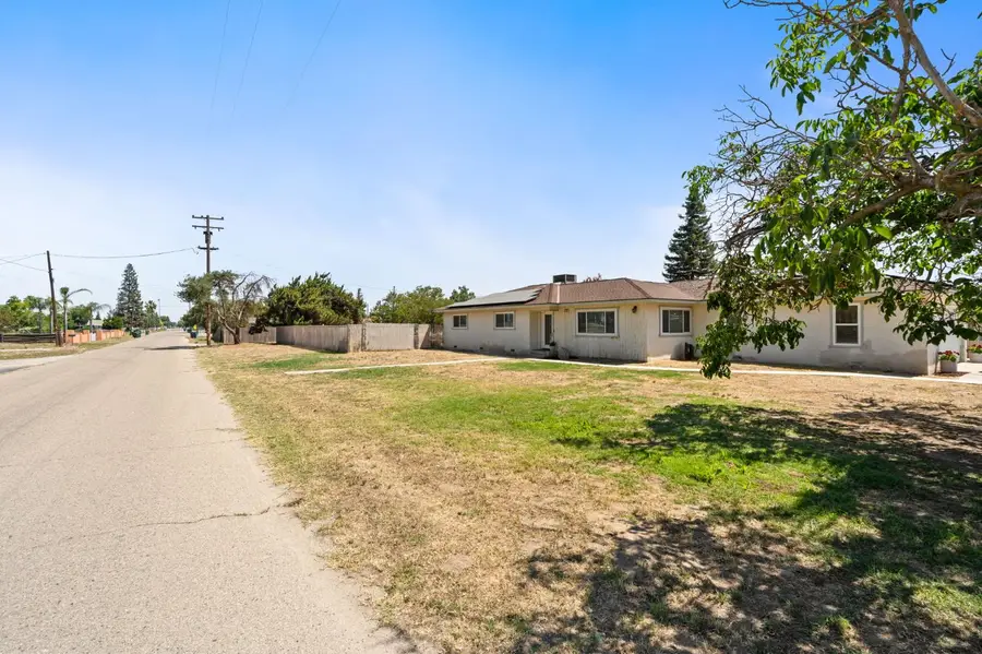 6220 S Clara Avenue, Fresno, CA 93706 - #2