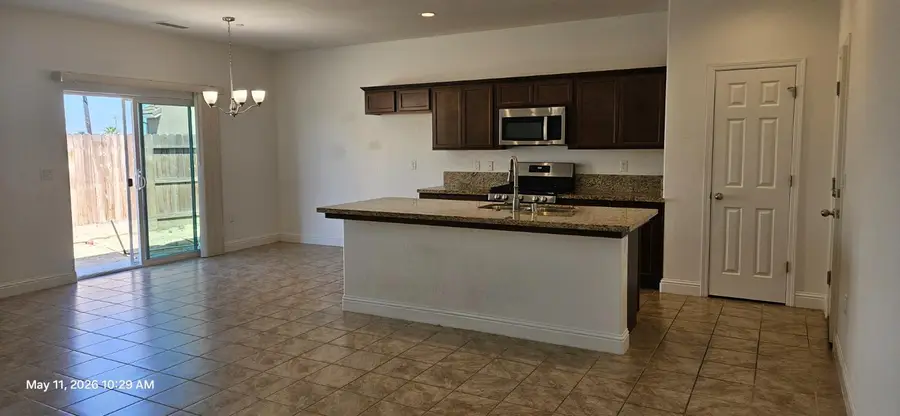 1813 Yerba Court, Selma, CA 93662 - #2