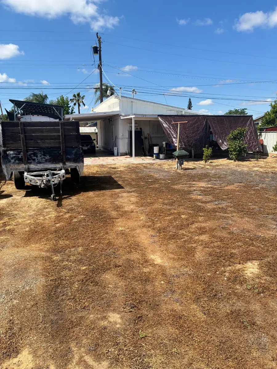 1231 C Street, Reedley, CA 93654 - #2
