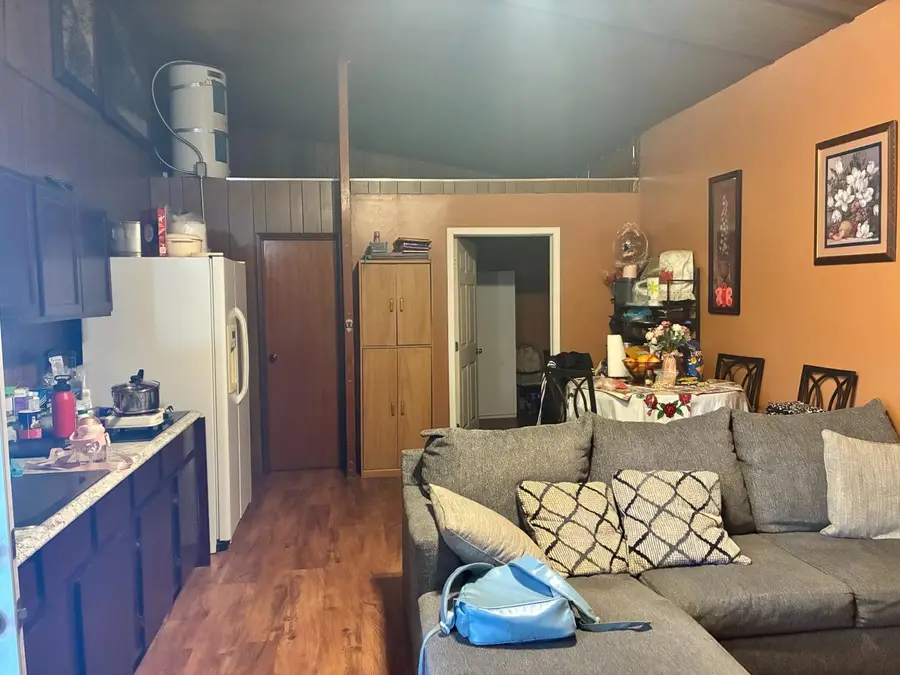 1231 C Street, Reedley, CA 93654 - #3
