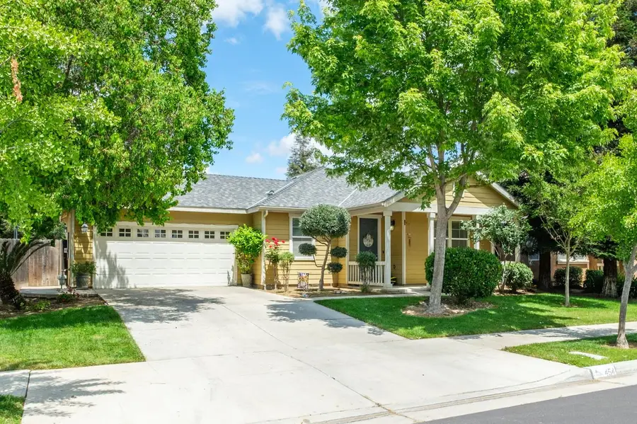 454 E Sierra Avenue, Reedley, CA 93654 - #2